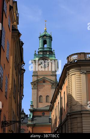 Schweden. Der Glockenturm der Kathedrale von Stockholm, auch bekannt als Kirche des Heiligen Nikolaus, ist die älteste Kirche in Stockholm. Stockfoto