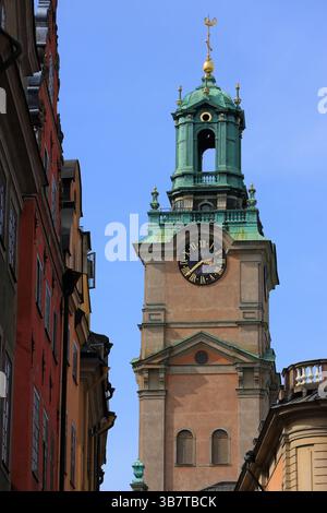 Schweden. Der Glockenturm der Kathedrale von Stockholm, auch bekannt als Kirche des Heiligen Nikolaus, ist die älteste Kirche in Stockholm. Stockfoto