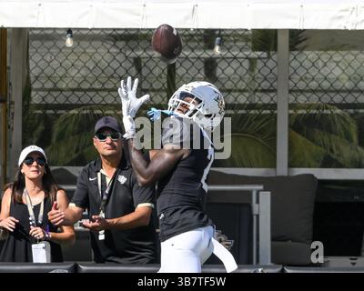 28. Oktober 2023: UCF Wide Receiver Kobe Hudson (2) fängt den Ball für einen Touchdown während des NCAA-Fußballspiels in der 2. Hälfte zwischen den West Virginia Mountaineers und den UCF Knights. West Virginia besiegte UCF 41-28 im FBC Mortgage Stadium in Orlando, FL. Romeo T Guzman/CSM (Kreditbild: Stockfoto