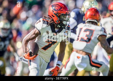 29. Dezember 2023: Der Oregon State Beavers Wide Receiver Silas Bolden (7) läuft während des NCAA-Fußballspiels im 90. Jährlichen Tony the Tiger Sun Bowl zwischen den Oregon State Beavers und den Notre Dame Fighting Irish im Sun Bowl Stadium in El Paso, Texas. Notre Dame besiegte Oregon State mit 40:8. Prentice C. James/CSM (Foto: © Prentice C. James/CSM via ZUMA Press Wire) Stockfoto