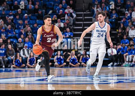 3. JANUAR 2024: Loyola (Il) Ramblers Garde Jalen Quinn (2) stürzt in einem regulären Saisonspiel gegen die Verteidigung von Saint Louis Billikens Garde Gibson Jimerson (24), bei dem die Loyola Chicago Ramblers die Saint Louis Billikens besuchten. Am Mittwoch, den 03. Januar 2024, in der Chaifetz Arena in St. Louis, MO Richard Ulreich/CSM (Kreditbild: © Richard Ulreich/CSM via ZUMA Press Wire) Stockfoto
