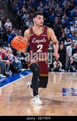 3. JANUAR 2024: Loyola (Il) Ramblers hütet Jalen Quinn (2) in einem regulären Saisonspiel, bei dem die Loyola Chicago Ramblers die Saint Louis Billikens besuchten. Am Mittwoch, den 03. Januar 2024, in der Chaifetz Arena in St. Louis, MO Richard Ulreich/CSM (Kreditbild: © Richard Ulreich/CSM via ZUMA Press Wire) Stockfoto