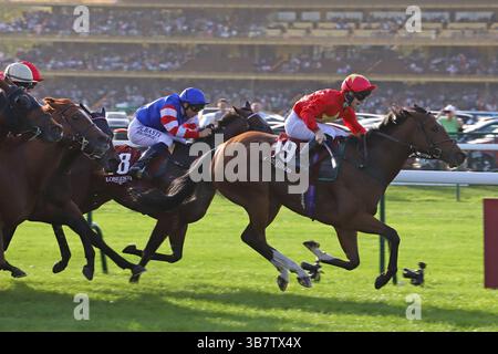 1. Oktober 2023, Paris, Frankreich, USA: Highfield Princess (19), geritten von Jason Hart, gewinnt am 1. Oktober 2023 den Prix de L’Abbaye de Longchamp Longines (Gruppe 1) auf der Longchamp Racecourse in Paris. Sandra Scherning/Eclipse Sportswire/CSM (Kreditbild: Stockfoto