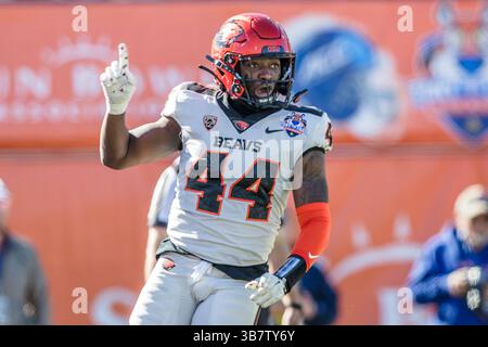29. Dezember 2023: Der Linebacker Melvin Jordan IV (44) der Oregon State Beavers feiert im Sun Bowl Stadium in El Paso, Texas, ein großes Spiel während des NCAA-Fußballspiels im 90. Jährlichen Tony the Tiger Sun Bowl zwischen den Oregon State Beavers und den Notre Dame Fighting Irish. Notre Dame besiegte Oregon State mit 40:8. Prentice C. James/CSM (Foto: © Prentice C. James/CSM via ZUMA Press Wire) Stockfoto