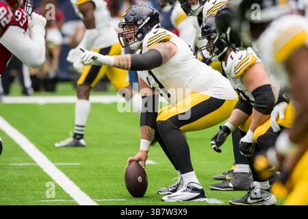 1. Oktober 2023: Das Pittsburgh Steelers Center Mason Cole (61) bereitet sich auf ein Spiel zwischen den Pittsburgh Steelers und den Houston Texans in Houston, Texas, vor. ..Trask Smith/CSM (Foto: © Trask Smith/CSM via ZUMA Press Wire) Stockfoto