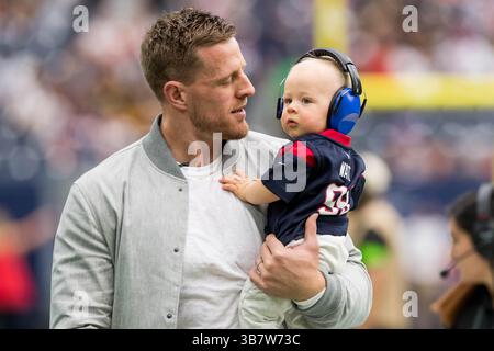 1. Oktober 2023: Der ehemalige Houston Texans Spieler J. J. Watt spaziert mit seinem Sohn Koa Watt vor einem Spiel zwischen den Pittsburgh Steelers und den Houston Texans in Houston, Texas. ..Trask Smith/CSM (Foto: © Trask Smith/CSM via ZUMA Press Wire) Stockfoto