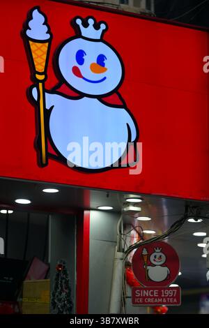 Gegenwart und Vergangenheit - das pulsierende Leben in Hanoi, der Hauptstadt Vietnams VN Stockfoto