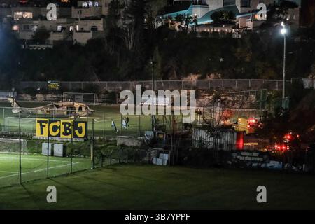 18. Dezember 2023, Jerusalem, Israel: IDF, die vom Schlachtfeld verletzt wurden, werden von der 669. Sonderrettungseinheit medizinisch in die Shaare Zedek Medical Center.in Jerusalem evakuiert. Israel ist in einen Krieg mit der Hamas verwickelt, nachdem am 7. Oktober 2023 massive Raketenfeuer aus dem Gazastreifen auf Israel, Infiltration von bewaffneten Männern auf israelisches Gebiet, Massaker an 1.400 Frauen und Kindern in ihren Häusern und Geiselnahmen von etwa 240 Zivilisten, darunter Babys und Kinder, sowie Soldaten, stattgefunden hatten. (Bild: © Nir Alon/ZUMA Press Wire) Stockfoto