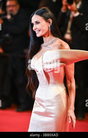 19. Mai 2024, Cannes, Cannes, Frankreich: DEMI MOORE besucht den Roten Teppich „die Substanz“ beim 77. Jährlichen Filmfestival von Cannes im Palais des Festivals am 19. Mai 2024 in Cannes. (Bild: © Stefanos Kyriazis/ZUMA Press Wire) Stockfoto