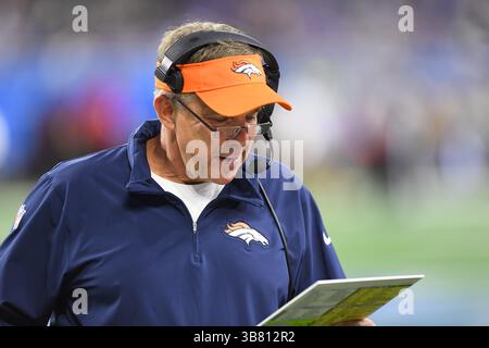 DETROIT, MI - 16. DEZEMBER: Denver Broncos Head Coach Sean Payton während des Spiels zwischen Denver Broncos und Detroit Lions am 16. Dezember 2023 im Ford Field in Detroit, MI (Foto: Allan Dranberg/CSM) (Credit Image: © Allan Dranberg/CSM via ZUMA Press Wire) Stockfoto