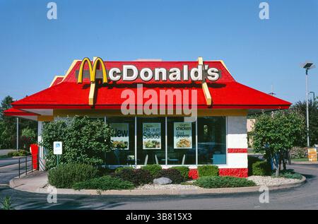 März 30, 2016, Spring Valley, Illinois, USA: McDonald's Fast Food Restaurant, Spring Valley, Illinois, USA, John Margolies Roadside America Photography Archive, 2003 (Credit Image: © JT Vintage Via ZUMA Press Wire) Stockfoto
