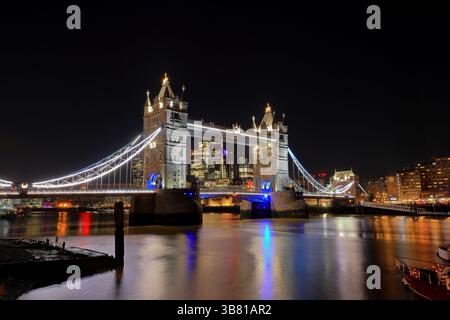 Tower Bridge, eine historische Architektur mit atemberaubendem Blick auf die Themse in London, Großbritannien Stockfoto