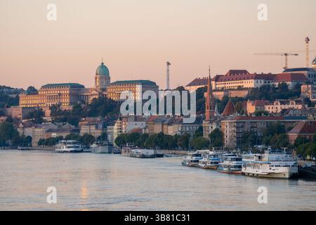 Budapest, Ungarn - 22. September 2024: Budaer Burg während der Überschwemmung Stockfoto