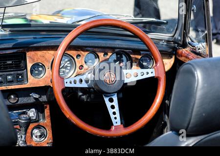 Chepstow Classic Car Show 2025 chepstow Race Course MGB Dashboard Lenkrad Stockfoto