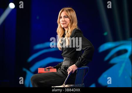 12. Oktober 2023, Rom, Italien: Francesca Fagnani besucht die vierte Folge der Rai-fernsehsendung Belve in Fabrizio Frizzi Studios. (Kreditbild: © Mario Cartelli/SOPA Images via ZUMA Press Wire) Stockfoto