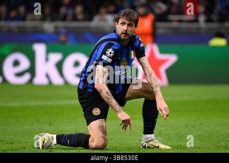 Francesco Acerbi vom FC Internazionale reagiert im Halbfinale der UEFA Champions League 2024/2025 zwischen dem FC Internazionale und dem FC Barcelona im San Siro Stadion in Mailand (Italien) am 6. Mai 2025. Stockfoto