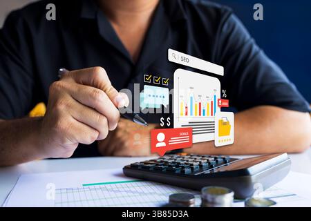 Geschäftsmann verwendet Rechner und Tools zur Datenvisualisierung, um SEO-Kennzahlen, Finanzdiagramme und Geschäftsziele zu analysieren. Stockfoto