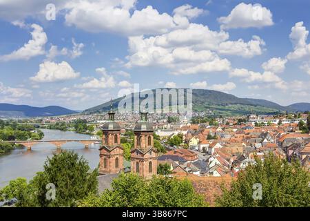 Panorama-Blick von der Mildenburg auf die Stadt Miltenberg am Main in Unterfranken, Bayern Stockfoto