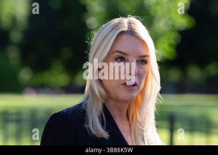 Washington, Vereinigte Staaten. Mai 2025. US-Staatsanwalt Pam Bondi spricht am 7. Mai 2025 im Weißen Haus in Washington, DC, vor den Medien. Quelle: Chris Kleponis/CNP/dpa/Alamy Live News Stockfoto