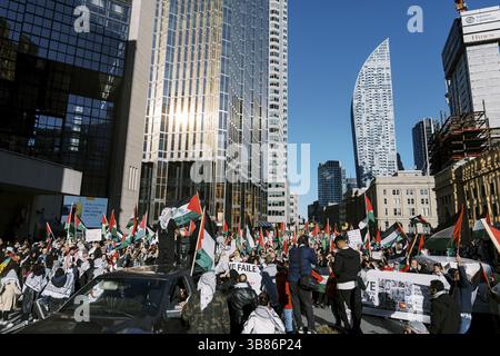 Toronto, Kanada - 28. Oktober 2023: Anti-Kriegs-marsch von Palästinensern in Toronto gegen Israels Aggression im Gazastreifen. Der friedliche Protest der Stadt gegen Isra Stockfoto