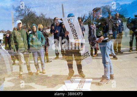 23. Februar 2023, Washington, District of Columbia, USA: Rage Against the war Machine Libertarian Kundgebung am Lincoln Memorial, 19. Februar 2023 in Washington, DC. Gedreht auf doppelt belichtetem Film. (Bild: © Eric Kayne/ZUMA Press Wire) Stockfoto