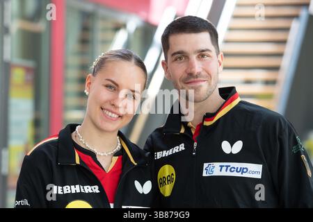 Gemischte Doppel, links nach rechts Annett KAUFMANN (SV DJK Kolbermoor) Tischtennis-Nationalspieler Patrick Franziska (1. FC Saarbrücken TT) Tischtennis-Nationalspieler Porträt, Porträt, zugeschnittenes Einzelbild, Einzelmotiv, Präsentation der nominierten Athleten für die Einzelweltmeisterschaften vom 17. Bis 25. Mai in Doha/Katar, DTTZ Deutsches Tischtenniszentrum Düsseldorf, 7. Mai 2025. Stockfoto