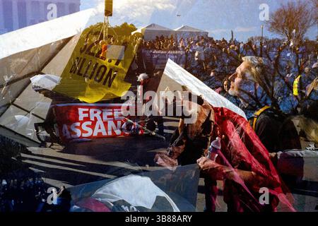 24. Februar 2023, Washington, District of Columbia, USA: Rage Against the war Machine Libertarian Kundgebung am Lincoln Memorial, 19. Februar 2023 in Washington, DC. Gedreht auf doppelt belichtetem Film. (Bild: © Eric Kayne/ZUMA Press Wire) Stockfoto