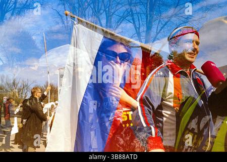23. Februar 2023, Washington, District of Columbia, USA: Rage Against the war Machine Libertarian Kundgebung am Lincoln Memorial, 19. Februar 2023 in Washington, DC. Gedreht auf doppelt belichtetem Film. (Bild: © Eric Kayne/ZUMA Press Wire) Stockfoto