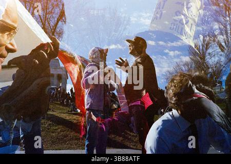 24. Februar 2023, Washington, District of Columbia, USA: Rage Against the war Machine Libertarian Kundgebung am Lincoln Memorial, 19. Februar 2023 in Washington, DC. Gedreht auf doppelt belichtetem Film. (Bild: © Eric Kayne/ZUMA Press Wire) Stockfoto