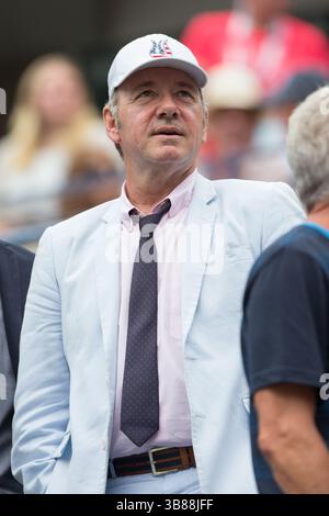FLUSHING NY - AUGUST 30: Schauspieler Kevin Spacey, Tag sechs der US Open 2014 im USTA Billie Jean King National Tennis Center am 30. August 2014 im Stadtteil Flushing des Queens Borough von New York City. (Kreditbild: © SMG via ZUMA Press Wire) Stockfoto