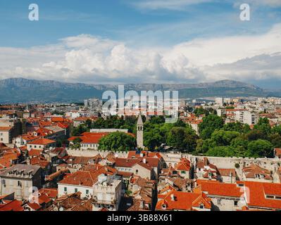 Split, Altstadt, Kroatien. Blick vom Turm-Glockenturm auf die ganze Stadt von oben Stockfoto