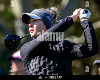 21. Januar 2024: Nelly Korda beobachtet ihren Ball aus dem zehnten Abschlag, Korda schlug ihren ersten Ball aus der letzten Runde des Hilton Grand Vacations Tournament of Champions im Lake Nona Golf & Country Club in Orlando, FL. Romeo T Guzman/CSM (Kreditbild: Stockfoto