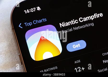 OSTRAVA, TSCHECHIEN - 23. NOVEMBER 2024: Apple App Store mit Niantic Campfire Videospiel wird installiert Stockfoto