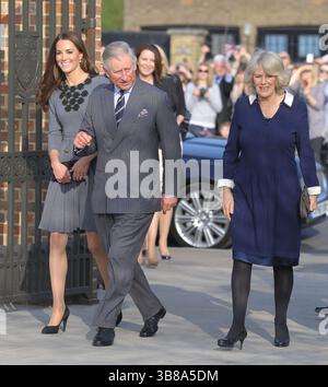ARCHIV FOTOS ..AKTUELLE NACHRICHTEN - Kate und William: Herzogin schwanger, Palast sagt... die Herzogin von Cambridge erwartet ein Baby, St. James's Palace hat angekündigt... Mitglieder der Königlichen Familie und der Familie der Herzogin, die Middletons, sollen begeistert sein... Leute: Kate Middleton, Prinz Charles, Camilla Parker Bowles (Kreditbild: © SMG via ZUMA Press Wire) Stockfoto