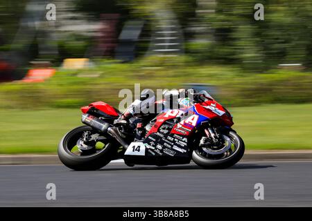 Portrush, Antrim, Nordirland. 7. Mai 2025; Briggs EquipmentNorth West 200 Motorcycle Race, Portrush, Antrim, Nordirland; North West 200 Training; Ilja Caljouw (Performance Racing Achterhoek Kawasaki) während Superbike Training Credit: Action Plus Sports Images/Alamy Live News Stockfoto