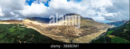 Panorama von Feen Pools und Wasserfällen von einer Drohne, Glen Brittle, Black Cuillin, Isle of Skye, Schottland, England Stockfoto