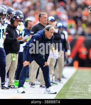 15. Oktober 2023: Trainer Pete Carroll der Seattle Seahawks während des regulären Saisonspiels zwischen den Seattle Seahawks und Cincinnati Bengals in Cincinnati, Ohio. JP Waldron/Cal Sport Media (Kreditbild: Stockfoto