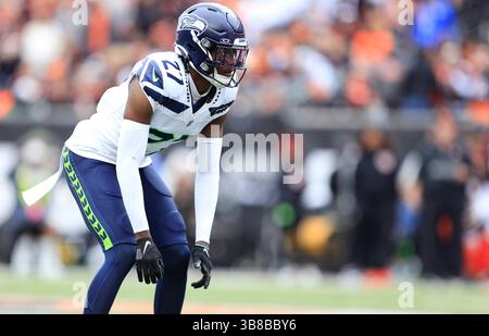 15. Oktober 2023: Seattle Seahawks Cornerback Riq Woolen (27) während des regulären Saisonspiels zwischen den Seattle Seahawks und Cincinnati Bengals in Cincinnati, Ohio. JP Waldron/Cal Sport Media (Kreditbild: Stockfoto