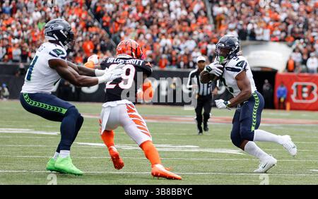 15. Oktober 2023: Seattle Seahawks Running Back Kenneth Walker III (9) während des regulären Saisonspiels zwischen den Seattle Seahawks und Cincinnati Bengals in Cincinnati, Ohio. JP Waldron/Cal Sport Media (Kreditbild: Stockfoto