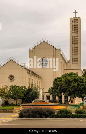 anglikanische Kathedrale St. john oder waiapu Kathedrale modernistisches Art déco-Design mit quadratischem Turm und zwei Rosenfenstern Stockfoto