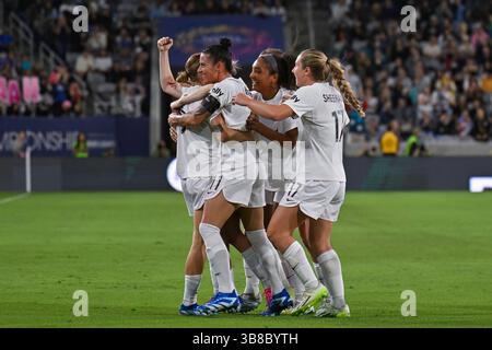 11. November 2023: Die Gotham FC-Verteidigerin Ali Krieger (11) feiert mit ihren Teamkollegen während des NWSL-Meisterschaftsspiels zwischen Gotham FC und der OL-Herrschaft im Snapdragon Stadium in San Diego, Kalifornien. Justin Fine/CSM (Kreditbild: Stockfoto