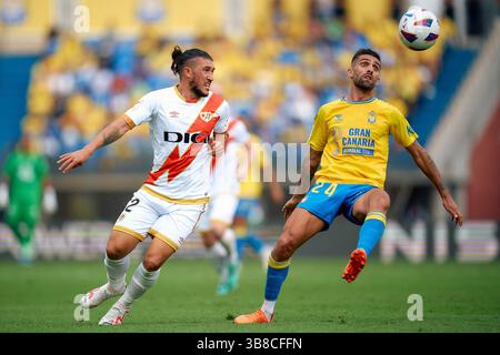 22. Oktober 2023: Pejino von UD Las Palmas und Pacha Espino von Rayo Vallecano in der spanischen Liga La Liga EA Sports, Fußballspiel zwischen UD Las Palmas und Rayo Vallecano am 22. Oktober 2023 in Las Palmas de Gran Canaria, Spanien. (Foto: © Gabriel Jimenez Lorenzo/AFP7 via ZUMA Press Wire) Stockfoto