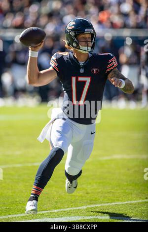 22. Oktober 2023: Chicago Bears Quarterback #17 Tyson Bagent in einem Spiel gegen die Las Vegas Raiders in Chicago, Illinois. Mike Wulf/CSM (Kreditbild: Stockfoto