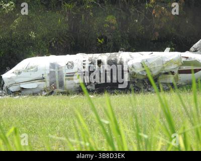 Abgestürztes Flugzeug am Flughafen Ubatuba, Brasilien Stockfoto
