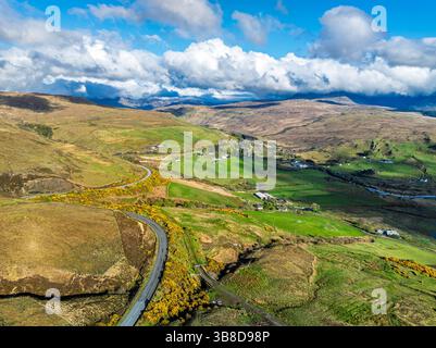 Farms and Moors über Loch Harport von einer Drohne, Drynoch, Isle of Skye, Highlands, Schottland Stockfoto