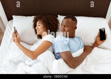 Betrug, Untreue, Misstrauen, Technologie und Beziehungsprobleme Stockfoto