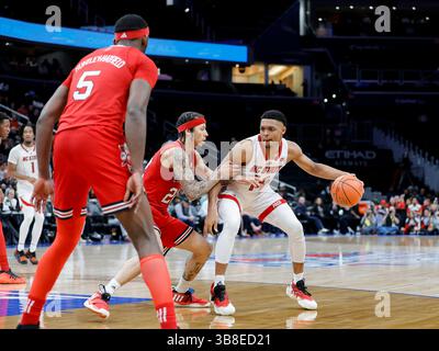 12. März 2024: NC State Wolfpack Guard (14) Casey Morsell sucht während eines ACC Männer Basketball Turniers zwischen dem NC State Wolfpack und den Louisville Cardinals in der Capital One Arena in Washington, D.C. Justin Cooper/CSM (Credit Image: © Justin Cooper/CSM via ZUMA Press Wire) Stockfoto