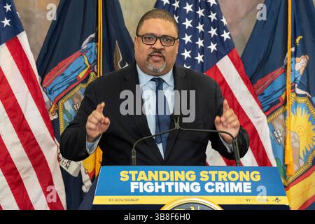 New York, New York, USA. Mai 2025. Manhattan District Attorney Alvin Bragg, JR. Quelle: ZUMA Press, Inc./Alamy Live News Stockfoto