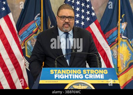 New York, New York, USA. Mai 2025. Manhattan District Attorney Alvin Bragg, JR. Quelle: ZUMA Press, Inc./Alamy Live News Stockfoto