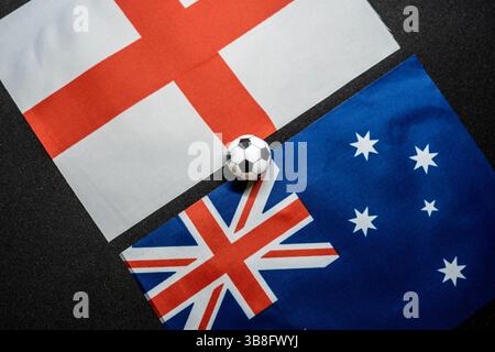 England gegen Australien, Fußballspiel mit Nationalflaggen Stockfoto